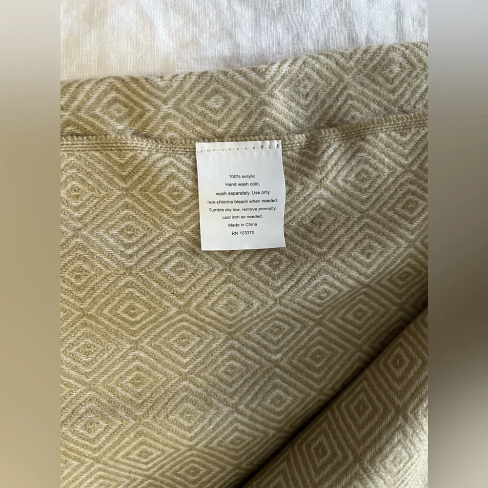 Hallmart Collectibles Grandeur Diamond Decorative Knit Fringed Throw | Beige NWT
